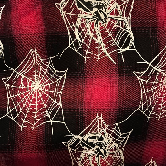 Gifts of Fortune - Red widow Flannel - Picture 4 of 5